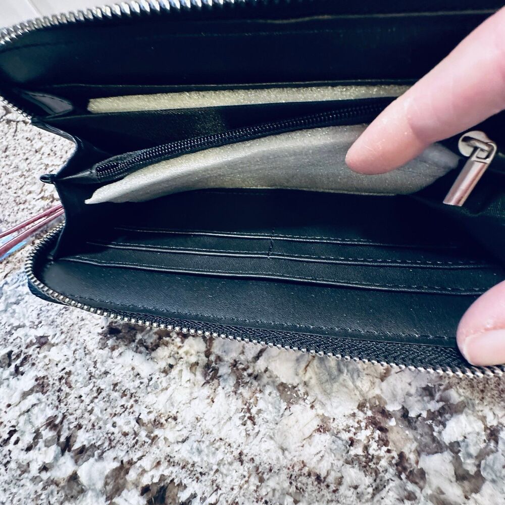 BCBG Wallet - Picture 8 of 12